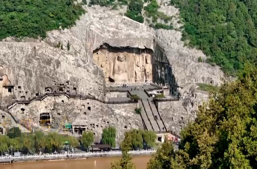 习近平河南行丨千龛邻峭壁 瑰宝绽芳华——走进龙门石窟