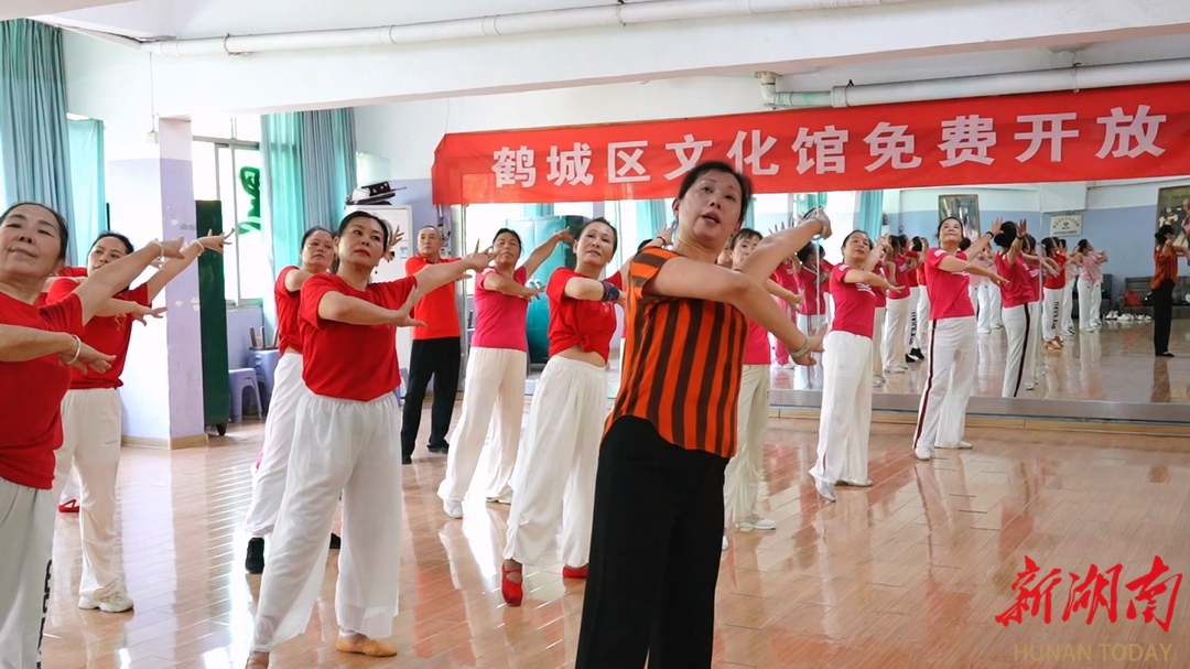 鹤城区：文化馆服务宣传周舞蹈公益培训火热开启