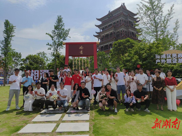 “全国通办”后首个520 雨湖区万楼户外颁证基地见证甜蜜时刻