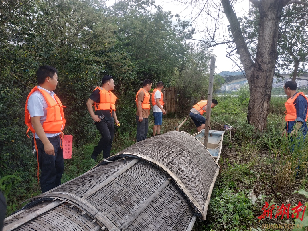 通道重拳整治“三无”船舶与违法钓台，筑牢水域安全生态屏障