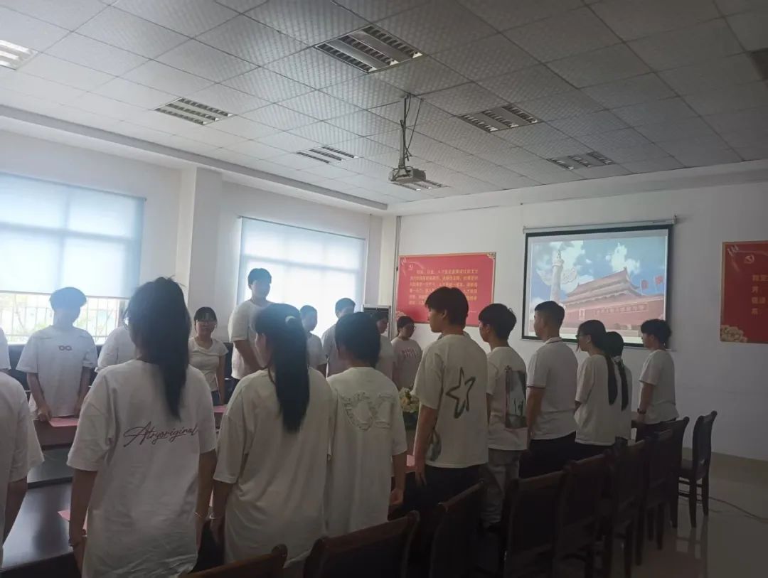 “初心铭团志，热血筑团魂”——长沙环球职业中专学校举行入团仪式