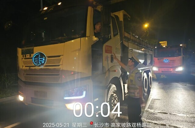 长沙交警“静音行动”护航高考 首日查处违法千余起