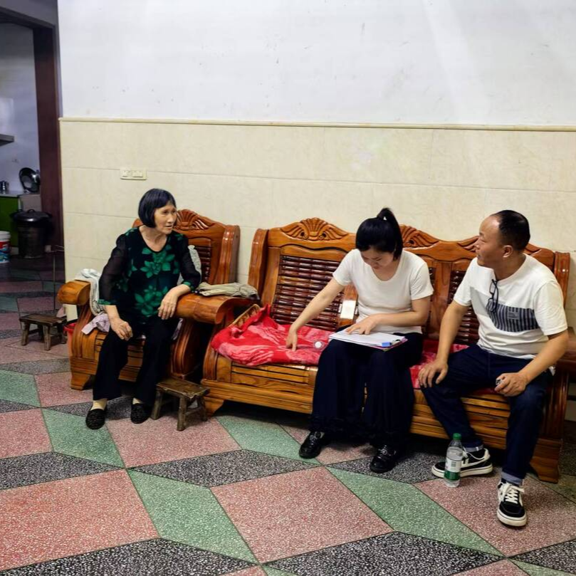 溆浦县卢峰镇：温情入户护成长 筑牢安全防护网