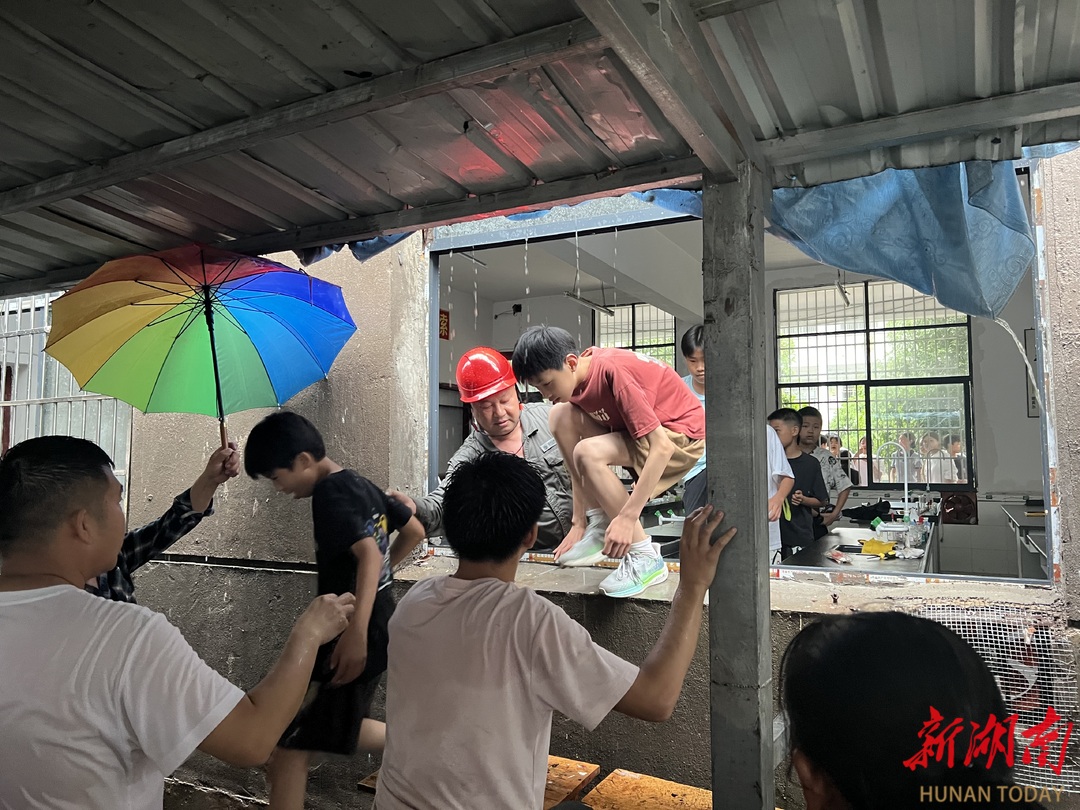 桃源“电骡子”为774名学生撑起晴空