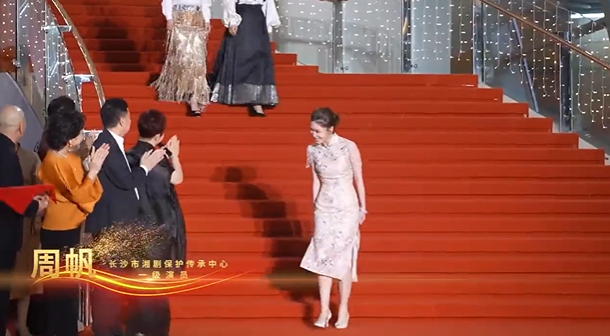 湘剧演员周帆喜摘第32届中国戏剧梅花奖