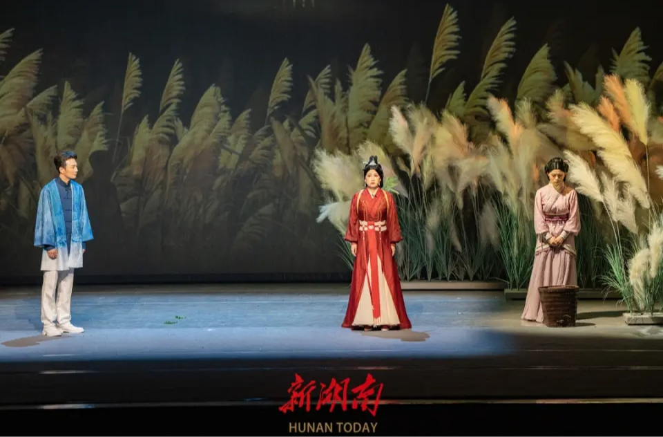 穿“星”越“汉”，共赴一场跨越千年的家宴——赏析《西汉有戏·辛追的家宴》
