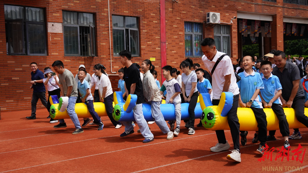 把你我的心串一串 共繪成長同心圓——岳麓區(qū)第一小學“5·25”心理健康教育活動月暨2025年上學期家長會