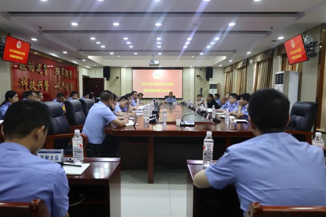 跨越时光的温暖守护——邵东公安户籍民警真情服务获赠锦旗