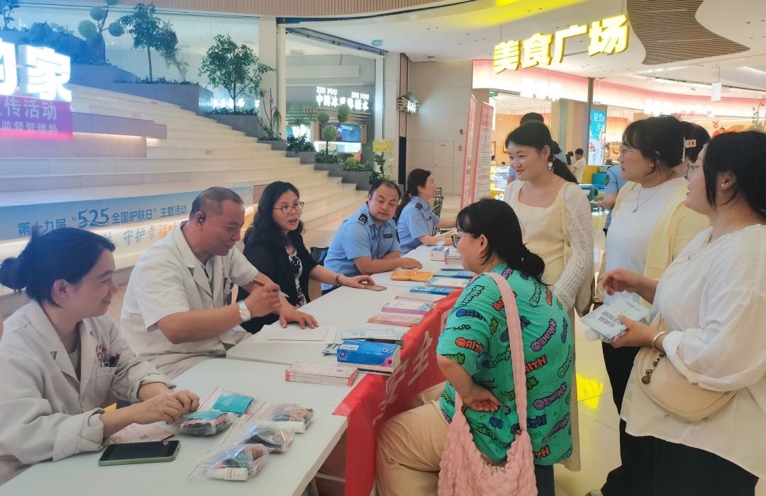 科普＋义诊，湘潭市开展“安全用妆，量肤而行”主题宣传活动