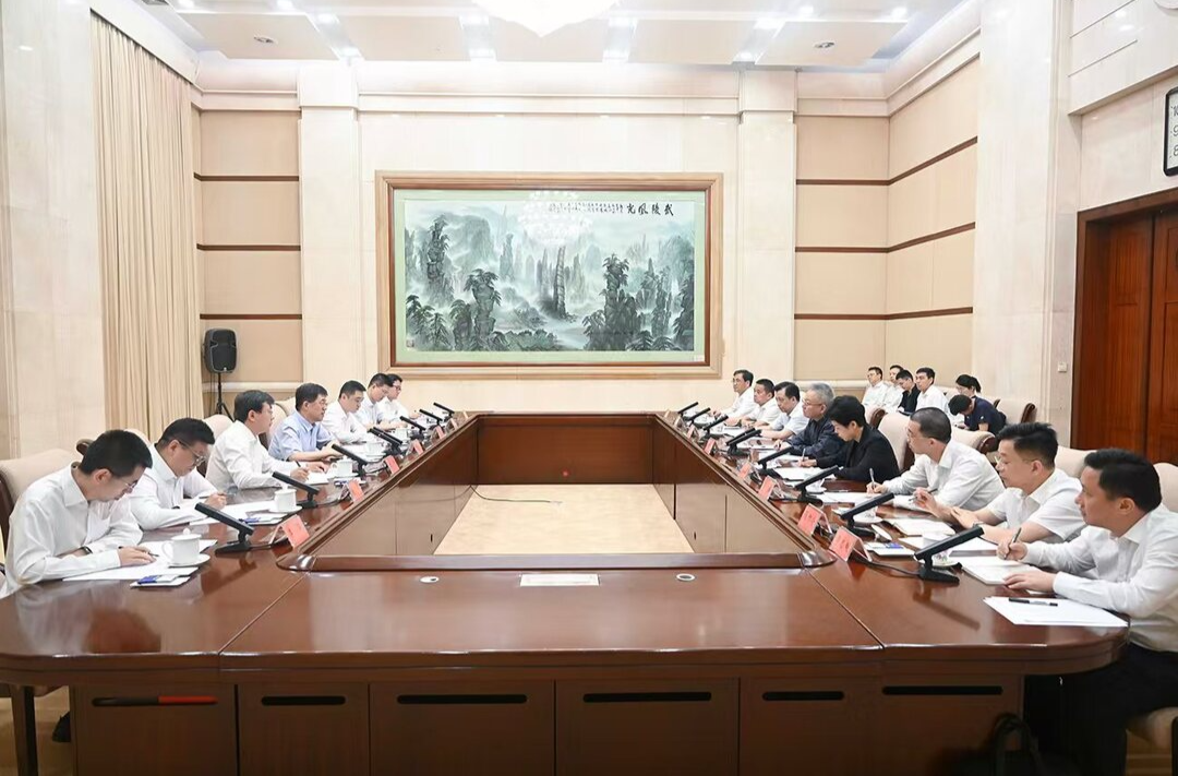 沈晓明与共青团中央书记处第一书记阿东一行会谈