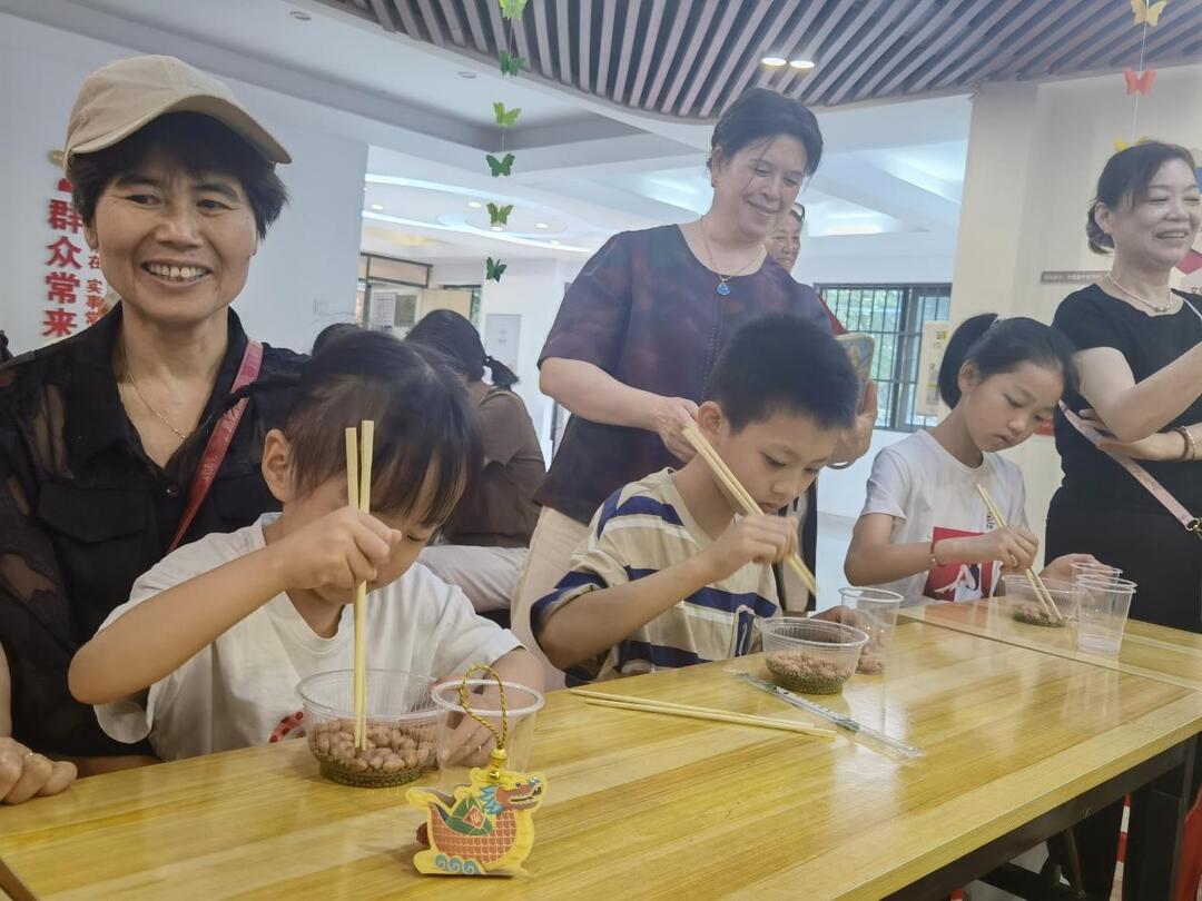 嘉和社区：“艾香传情，邻里共融”端午节便民活动暖人心