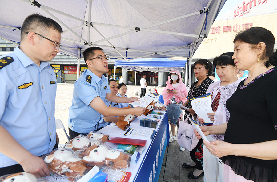 长沙开展2025年“路政宣传月”现场宣传活动