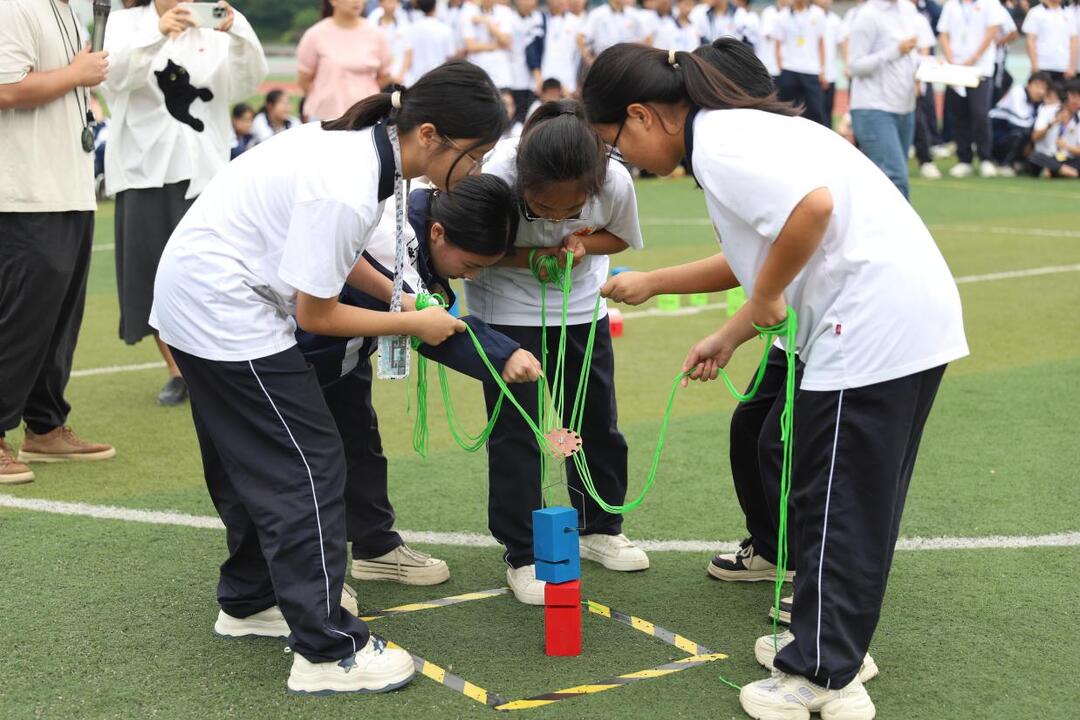 祁阳市哈弗中学举行初三减压活动 