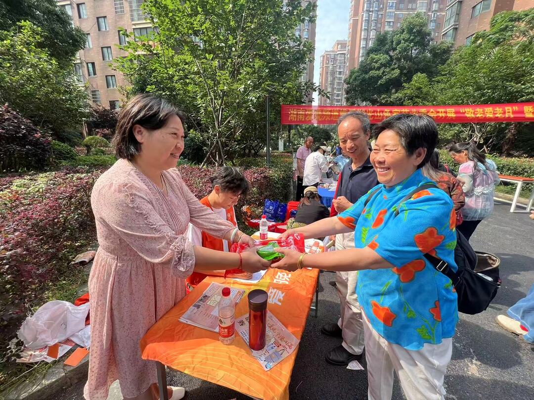 粽叶飘香话传承 便民服务暖民心
