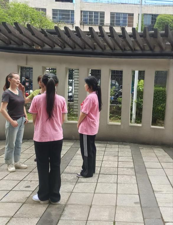 长沙民政职业技术学院组织学生赴社区开展移动“大思政课”