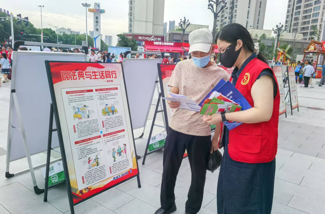 常德鼎城区：“法治跳蚤城”开集，市民沉浸式学法