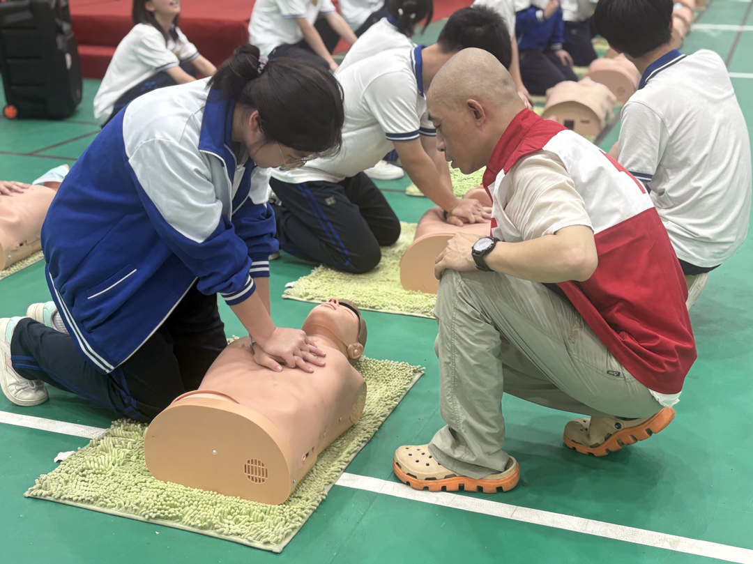 长沙青山新村社区：急救知识进校园，全力护航青春路