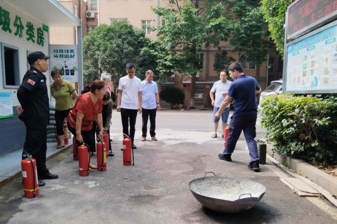尚双塘社区举行实战消防演练 