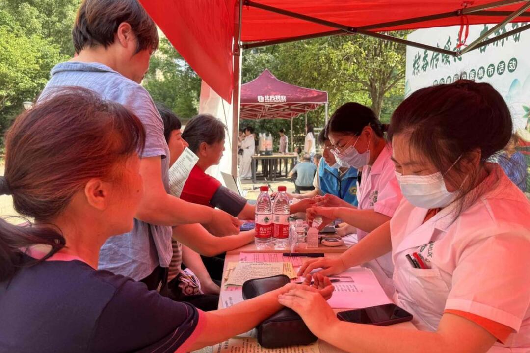 中医养生“出摊”，太极展示“吸睛”，先锋街道便民服务日传递端午情