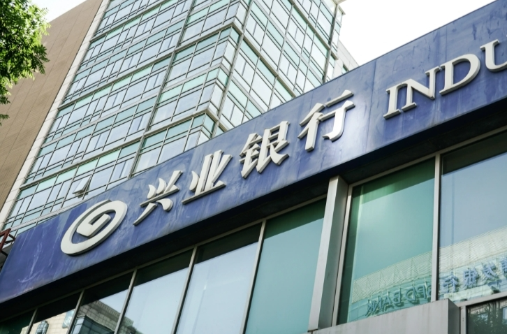 兴业银行私人银行门槛为600万元，客户数量为77017户