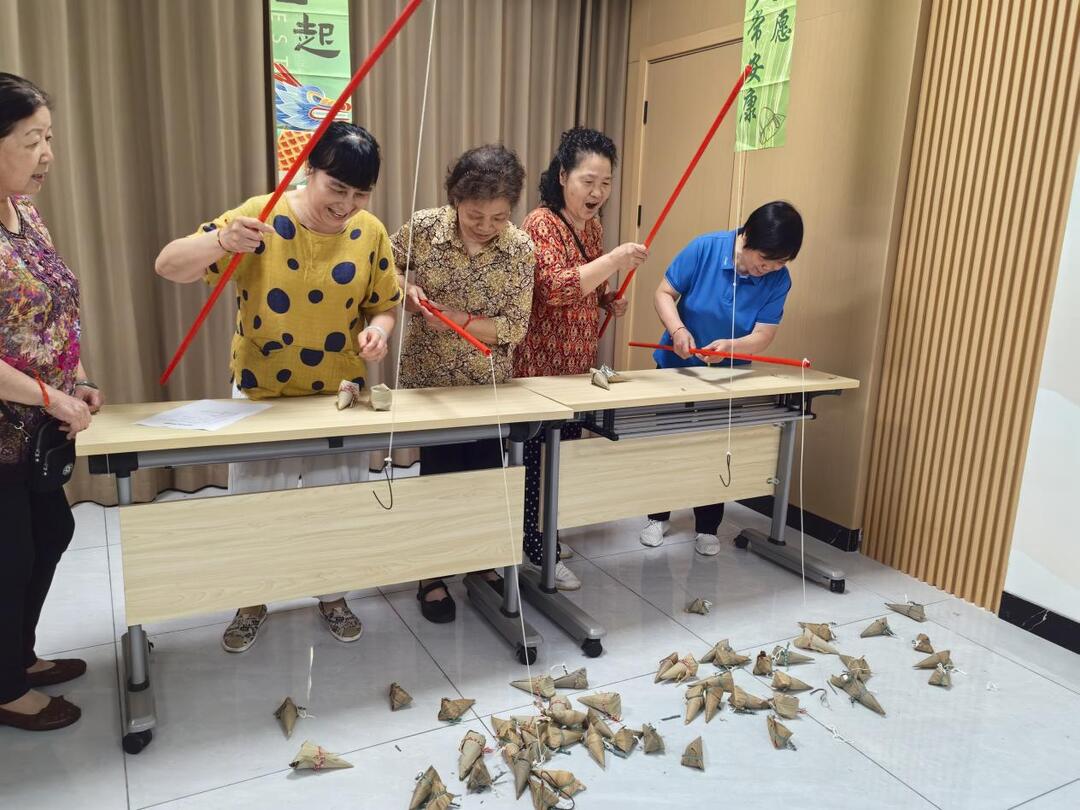 粽香四溢庆端午 邻里共叙佳节情