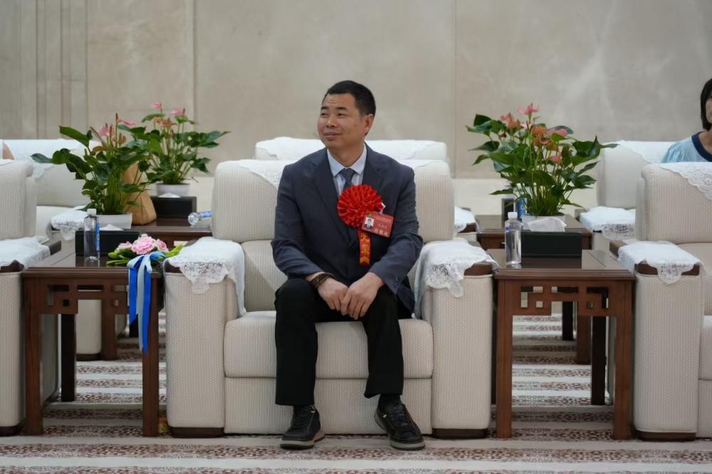 时代自强模范 | 奉湘波：刻刀雕人生，匠心铸自强