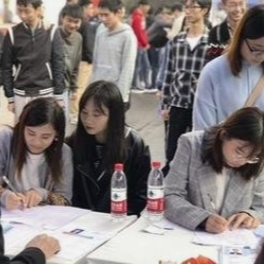 3000余岗位“职”等你来！2025年邵阳民营企业服务月专场招聘会成功举办