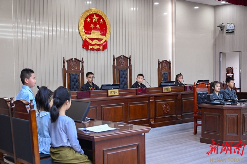 防欺凌模拟法庭“开庭”