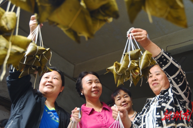 粽叶飘香迎端午 居民共话邻里情​