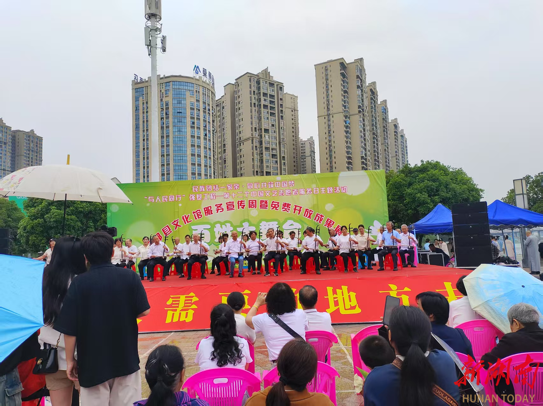 新邵：“与人民同行”强基工程文艺志愿日活动走进千家万户