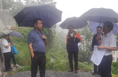 省自然资源厅调研湘西州汛期地灾防治工作