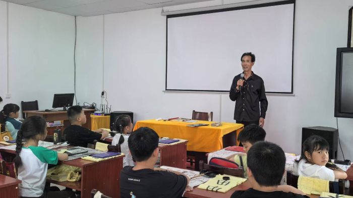 10年！一位老人撑起村里永不收费的书法班