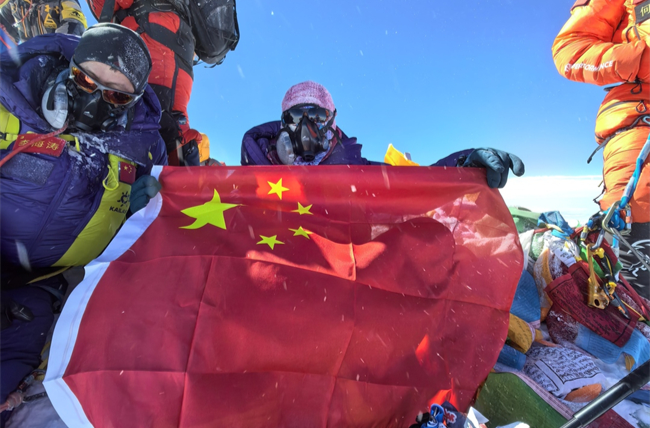 Hunan Mountaineer Conquers Mount Qomolangma from Both Slopes