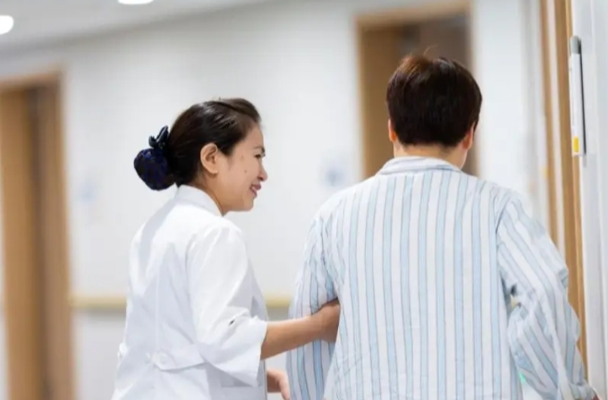 住院陪护太头疼？免陪照护服务来湖南啦，你怎么看？