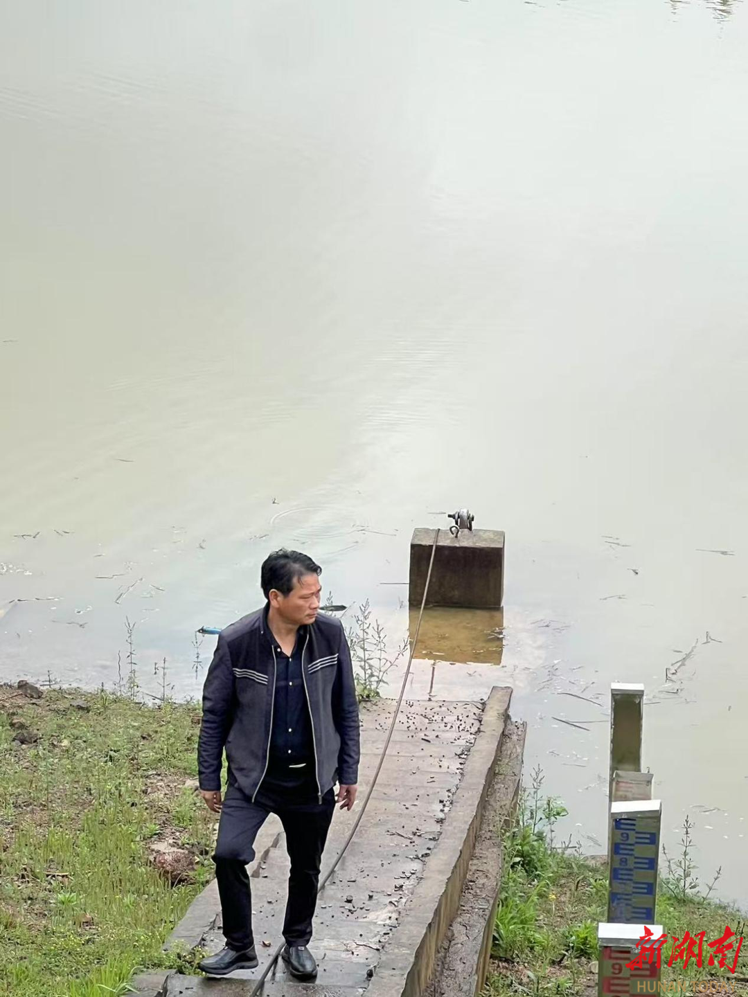邵阳县蔡桥乡河长制：雨中巡河显担当，党建引领护碧水