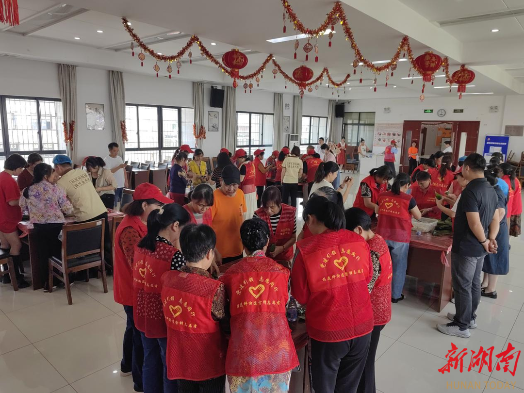 长沙金桂社区：非遗花灯映端午，粽香关怀暖人心