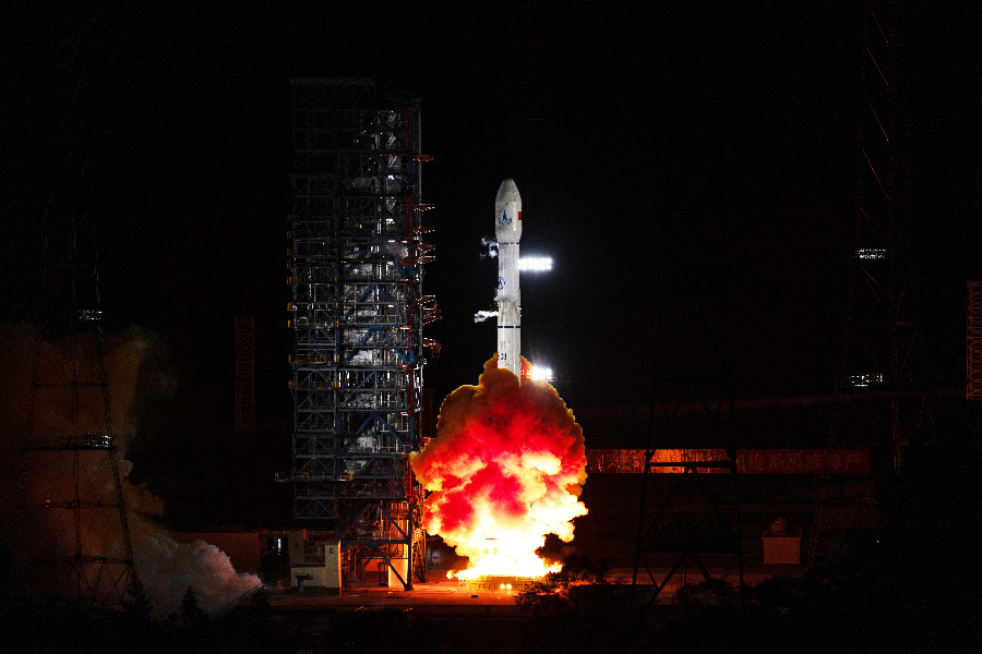 天问二号任务发射圆满成功，我国开启小行星探测与采样返回之旅