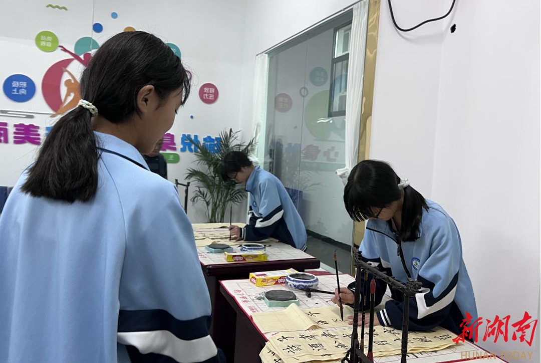 沉浸式学法！新宁县焦家垅中学学子“零距离”感受警营魅力