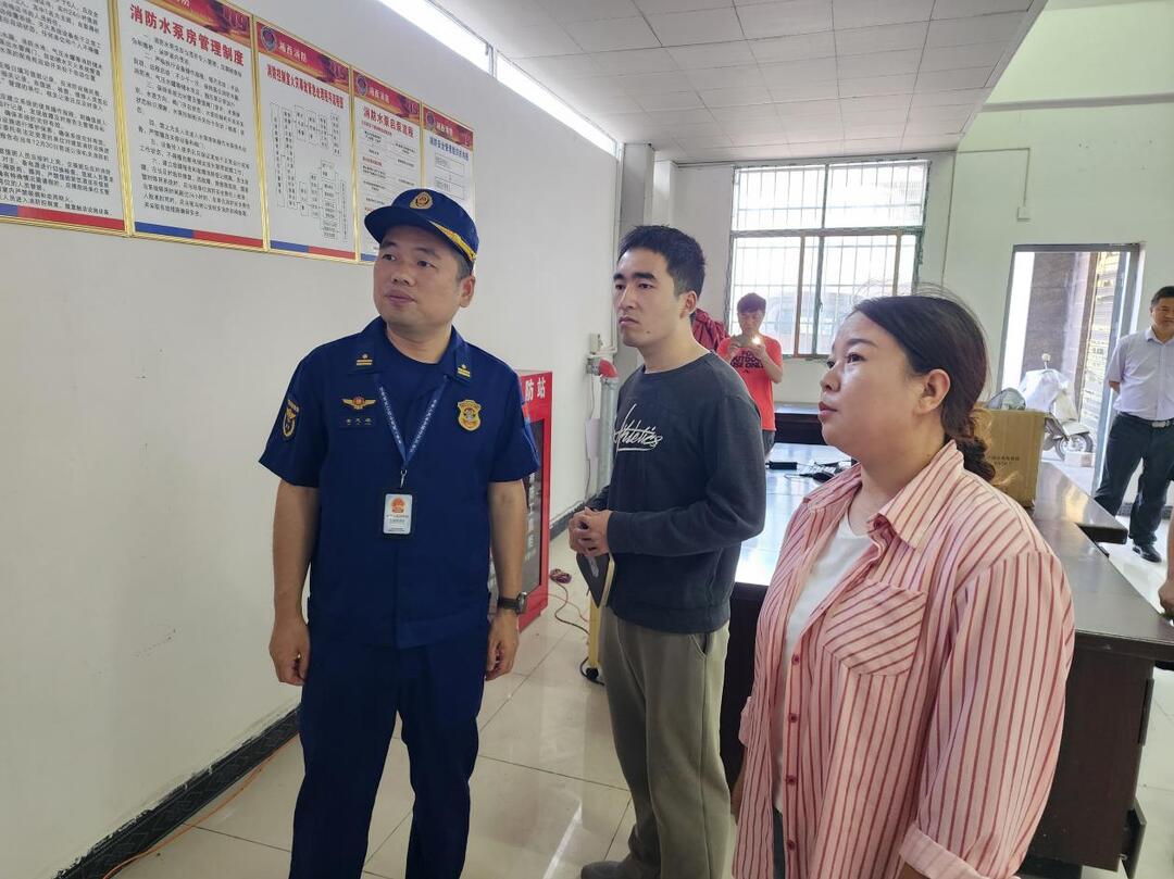 保靖消防拧紧“端午”节前消防安全阀 
