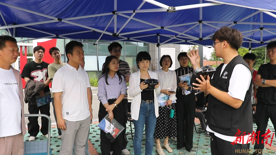鹤城区怀青人才驿站举办“科技赋能 逐梦蓝天”无人机培训活动