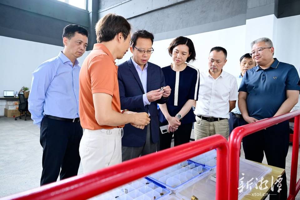 胡贺波调研高端机械零部件产业发展