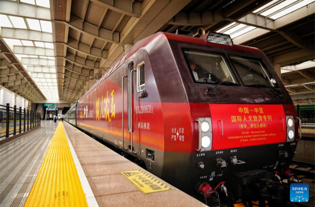 Tourist Train Links China's Xi'an, Kazakhstan's Almaty, Deepens Regional Exchanges