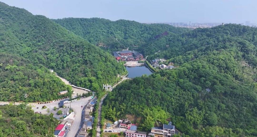 谷山褶皱藏城脉 湘江新区展新颜