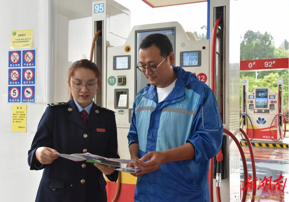 蓝山税务：税心连民心 “典”亮法治路