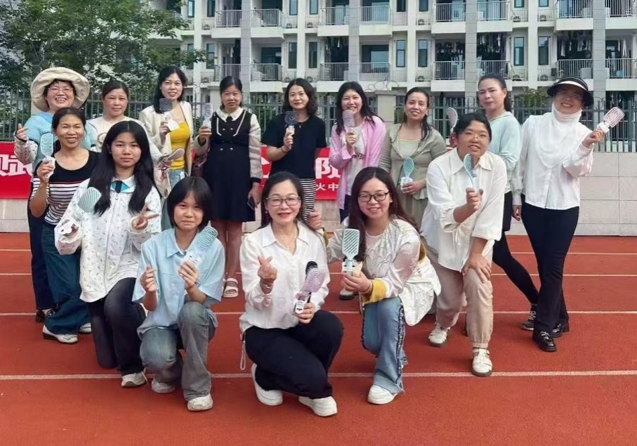 衡南县三塘联合学校星火中学开展教师心理团辅活动
