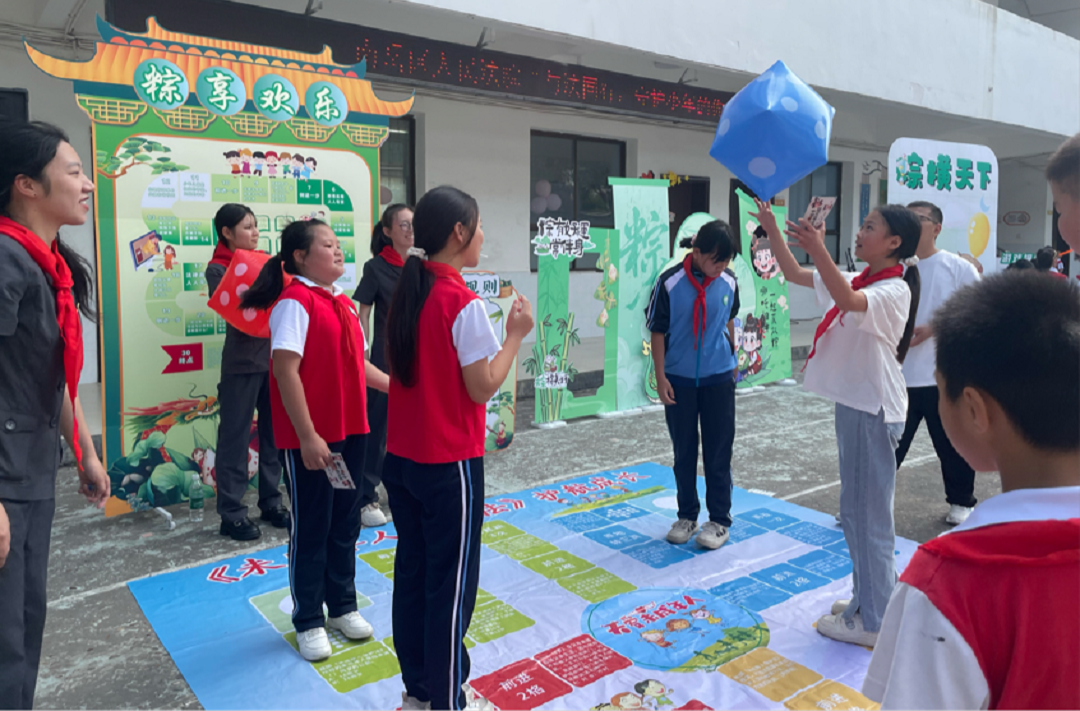 衡阳市南岳区黄竹小学举行双节同庆活动