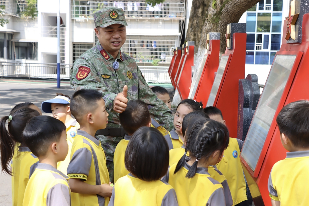 粽叶飘香话双拥 童心共筑和平梦——保靖县军民共庆端午暨国防教育实践活动侧记