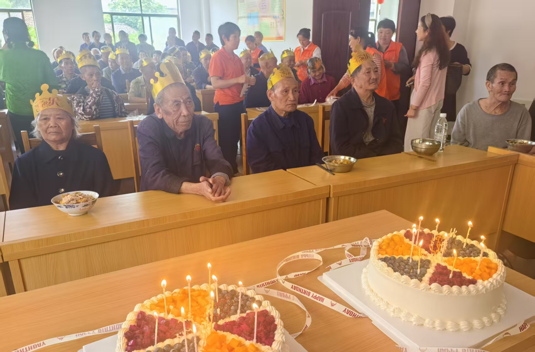 端午佳节将至 资兴市爱心人士为170余名老人送温暖