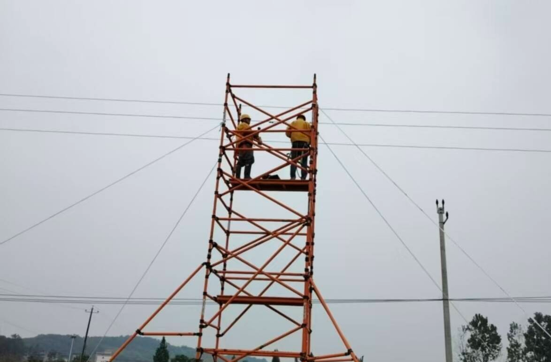 耒阳市：供电公司搭建绝缘脚手架助力消缺，保障1300户居民可靠供电
