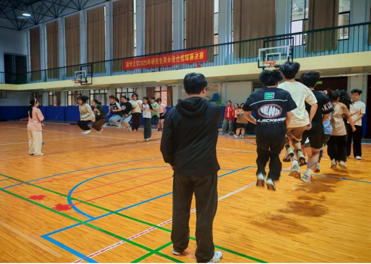阳光体育指导员进学院，南华大学护理学院举办跳绳大赛